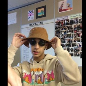 Meet your Posher, Edward